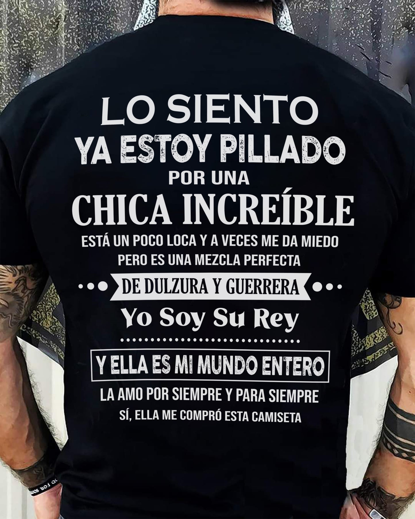 CAMISETA GRACIOSA ESTOY PILLADO POR UNA MUJER INCREÍBLE – EL JUBILADO MÁS SEXY DE LA ZONA - REGALO DE CUMPLEAÑOS PARA HOMBRES / MUJERES - LUNA00sp (SKU04-112-00)