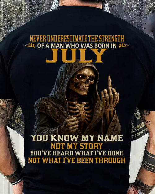 JULY - NEVER UNDERESTIMATE - BIRTHDAY T-SHIRT FOR MEN - LUNA07 (SKU26T-01-06-07)