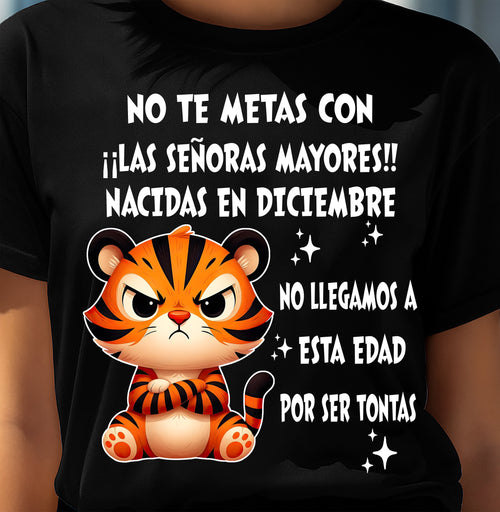 DICIEMBRE SHIRT, NO TE METAS CON MUJERES MAYORES - FMA LUNA12 (SKU2604-164-12)