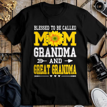 Best Grandma Shirt, Proud Grandma Unisex T-Shirt/Hoodie/Sweatshirt HLT00 - Blessed to be called Mawmaw Shirt Sunflower Lovers Grandma T-Shirt