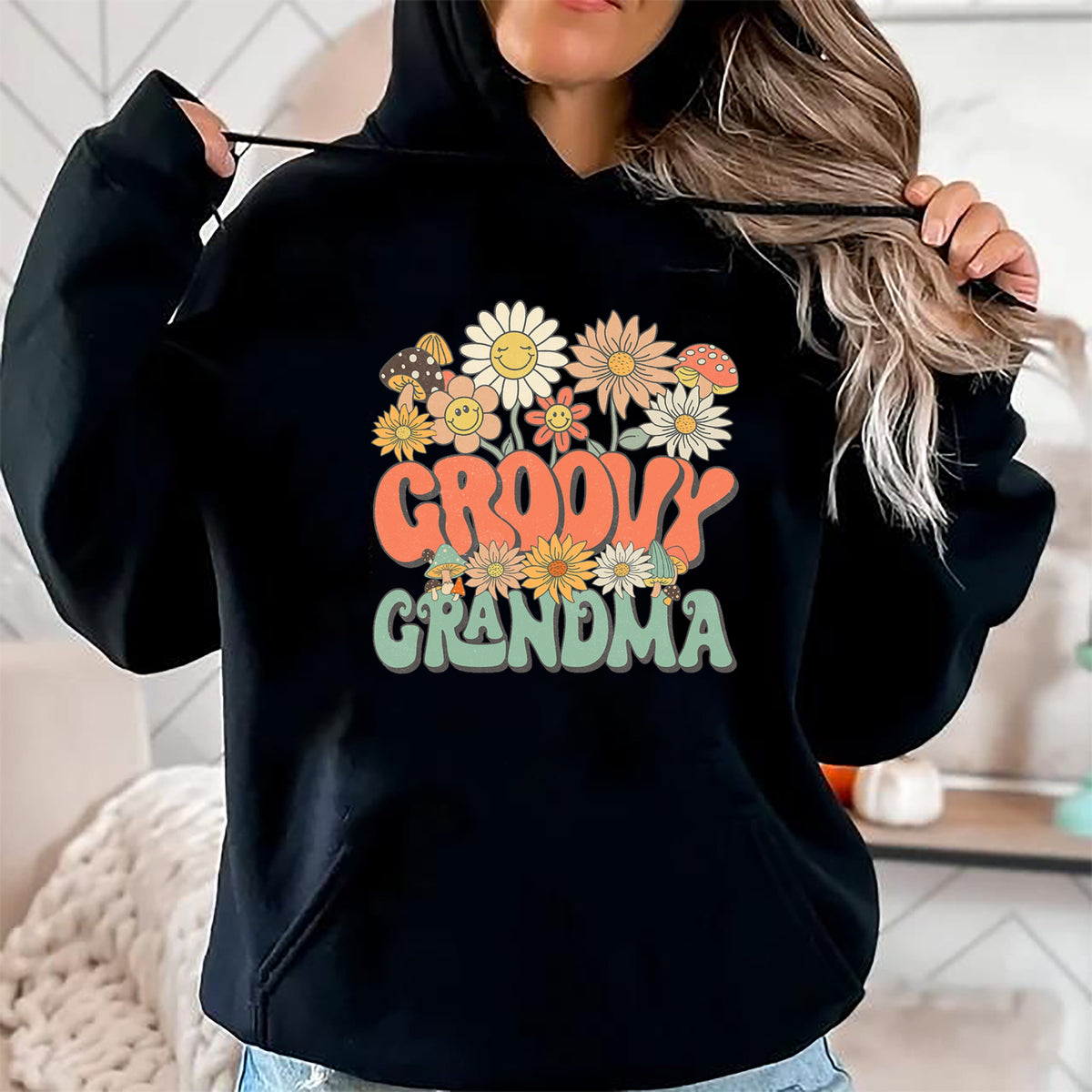 Best Grandma Shirt, Proud Grandma Unisex T-Shirt/Hoodie/Sweatshirt HLT00 - Groovy Grandma Floral Hippie Retro Daisy Flower Mother's Day T-Shirt
