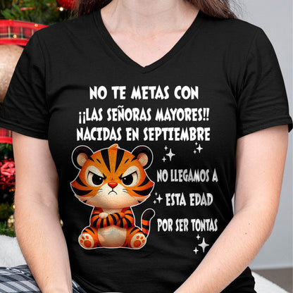 SEPTIEMBRE SHIRT, NO TE METAS CON MUJERES MAYORES - FMA LUNA09 (SKU2604-164-09)