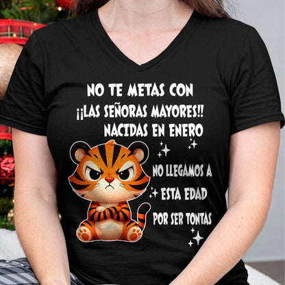 ENERO SHIRT, NO TE METAS CON MUJERES MAYORES - FMA LUNA01 (SKU2604-164-01)