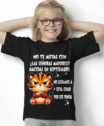SEPTIEMBRE SHIRT, NO TE METAS CON MUJERES MAYORES - FMA LUNA09 (SKU2604-164-09)
