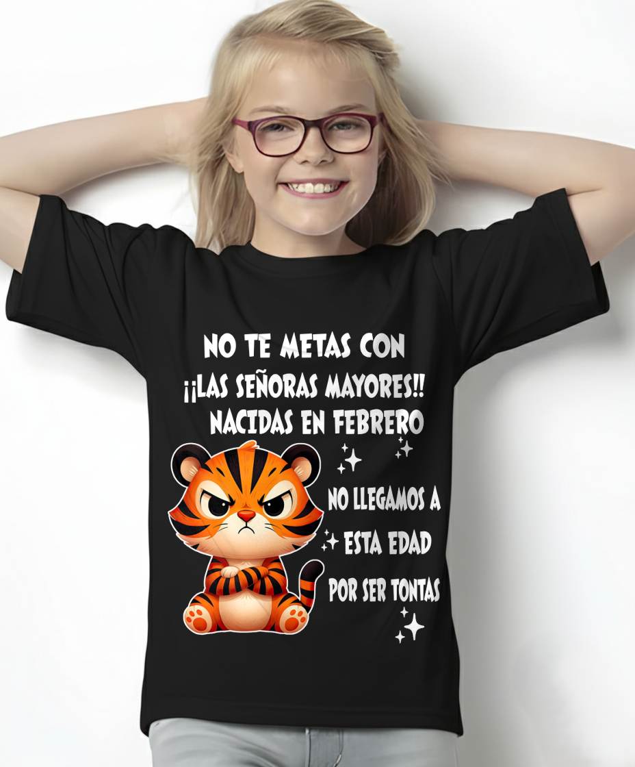 FEBRERO SHIRT, NO TE METAS CON MUJERES MAYORES - FMA LUNA02 (SKU2604-164-02)