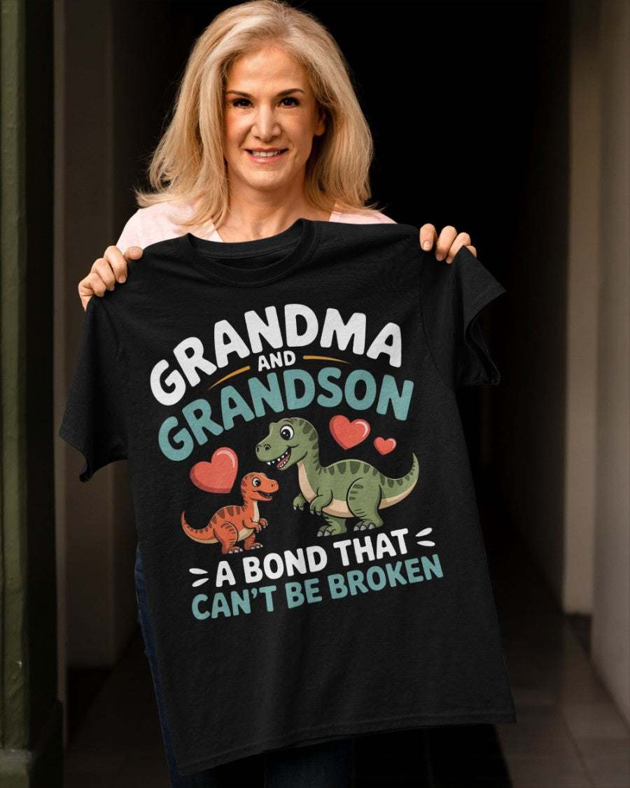 GRANDMA AND GRANDSON A BOND THAT CAN'T BE BROKEN DINOSAUR UNISEX T-SHIRT - LUNA00 (SKU-GMS5)