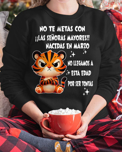MARZO SHIRT, NO TE METAS CON MUJERES MAYORES - FMA LUNA03 (SKU2604-164-03)