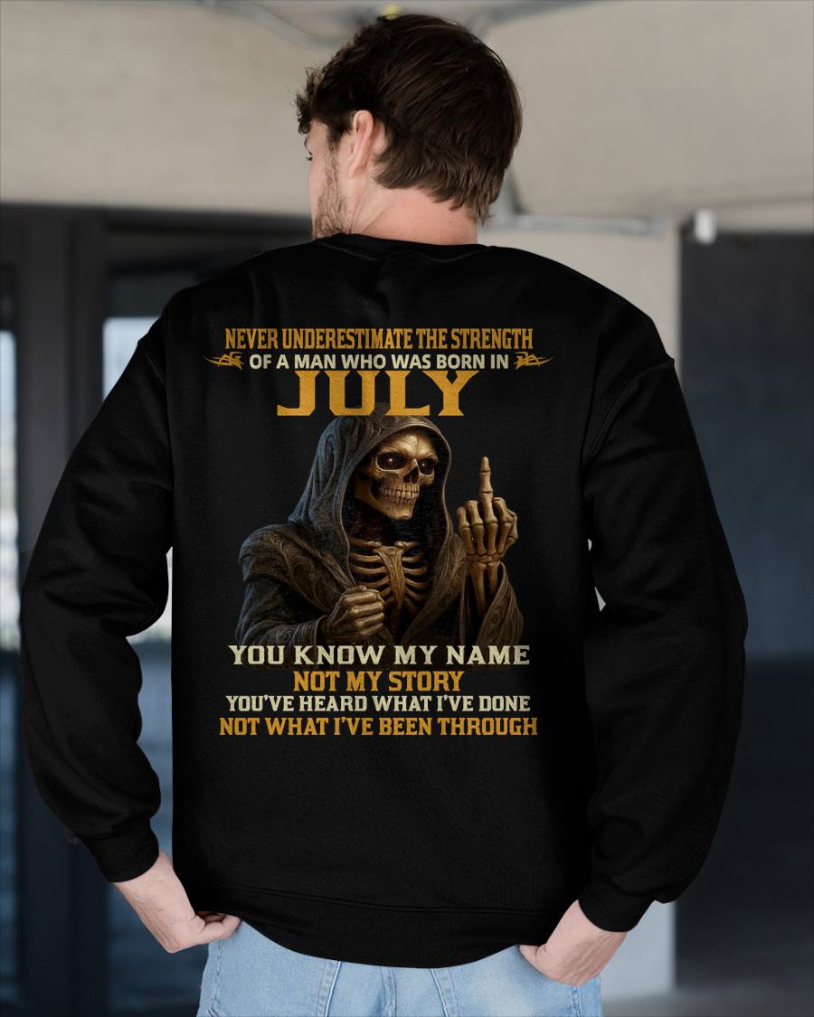 JULY - NEVER UNDERESTIMATE - BIRTHDAY T-SHIRT FOR MEN - LUNA07 (SKU26T-01-06-07)